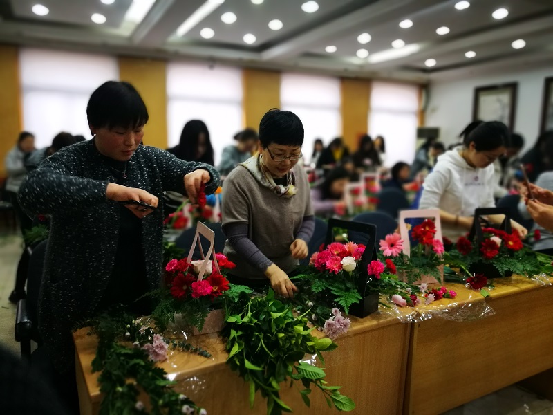 总院举办迎“三·八”主题插花活动-1-800 NG南宫电子游戏- 相信品牌的力量